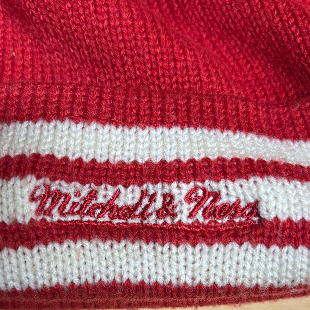 San Francisco 49ers XL logo Mitchell & Ness Red Beanie with Gold Pom-Pom - Picture 4 of 4